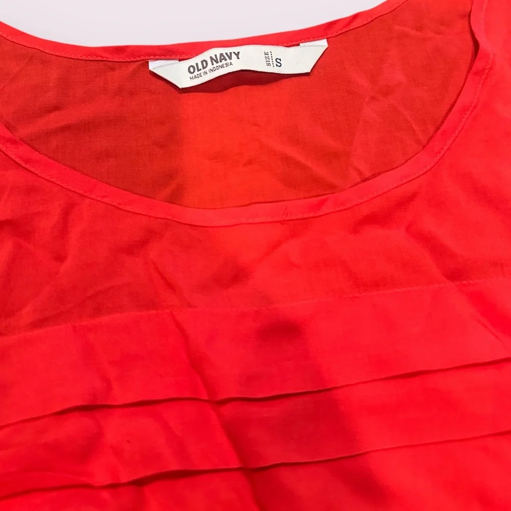 Old Navy Scarlet Red Sleeveless Blouse With Layered Fabric Detail - Picture 3 of 7